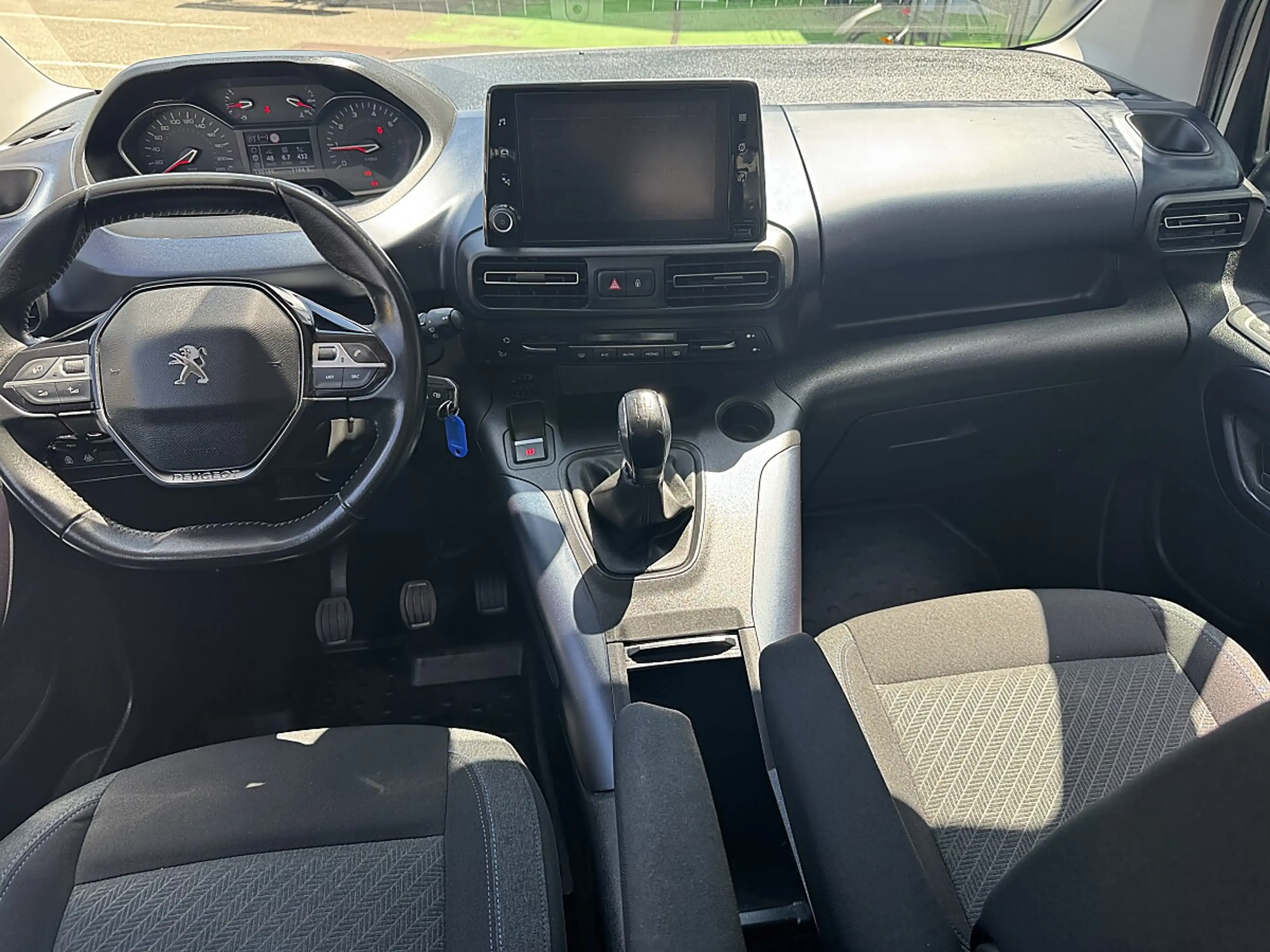 Peugeot Rifter 1,5 BlueHDI 100 S&S Allure — photo 9