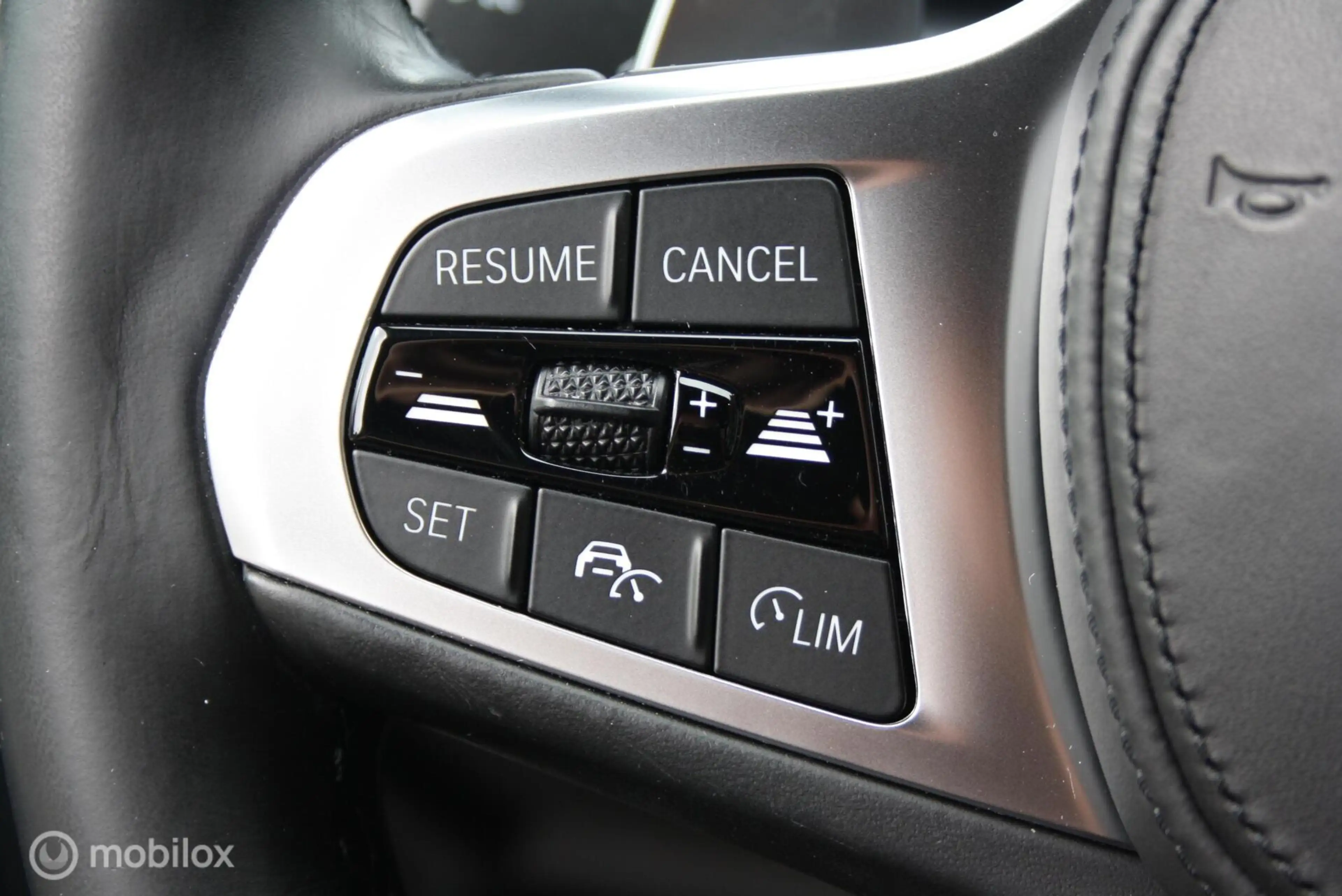 BMW 330 3-serie 330i M-Sport, curved, carplay, brooklyn — photo 13