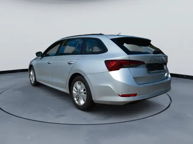 Skoda Octavia view 3