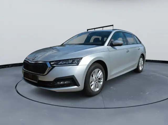 Skoda Octavia view 4