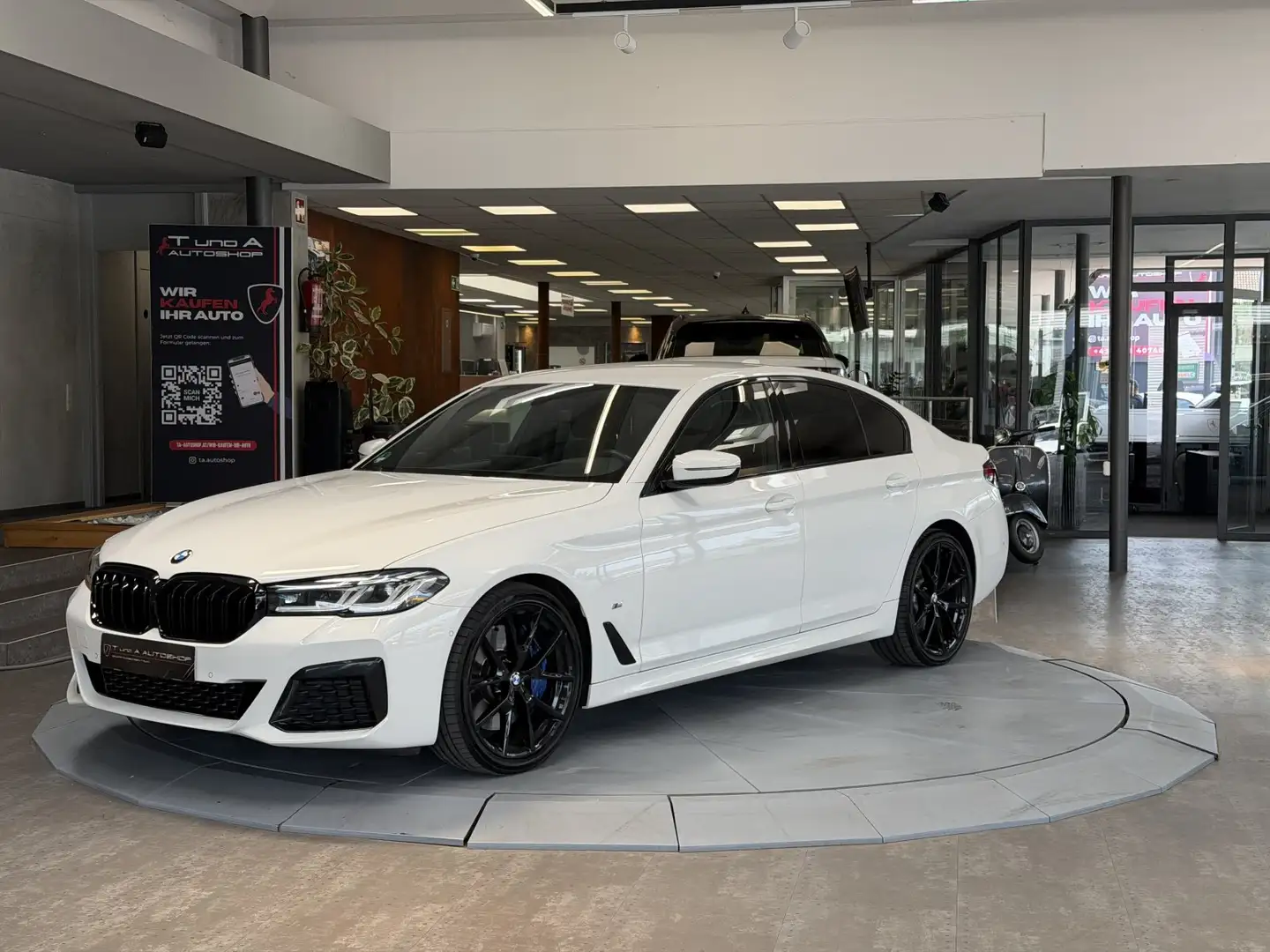 BMW 530 d M-Paket Aut. *Head-up*Kamera*20Zoll* Weiß - 1