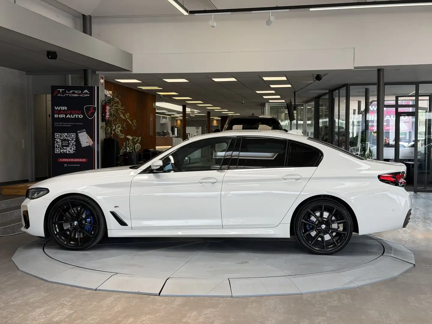 BMW 530 d M-Paket Aut. *Head-up*Kamera*20Zoll* Weiß - 2