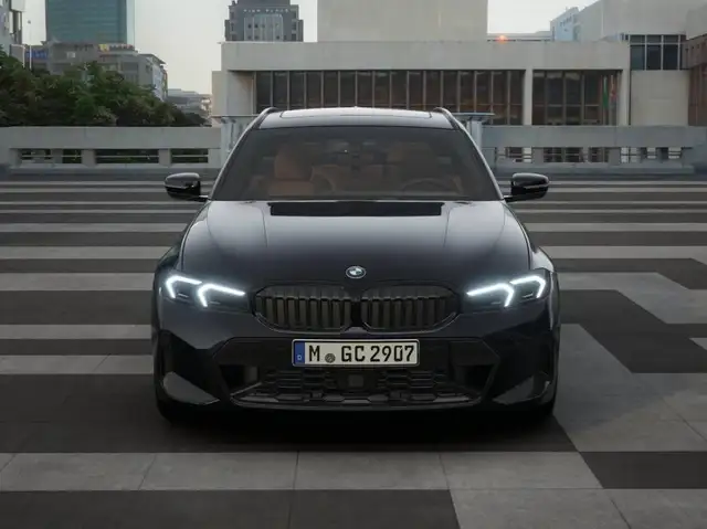 BMW 3 Series view 3
