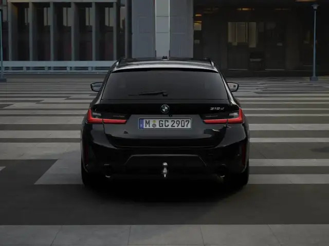 BMW 3 Series view 5