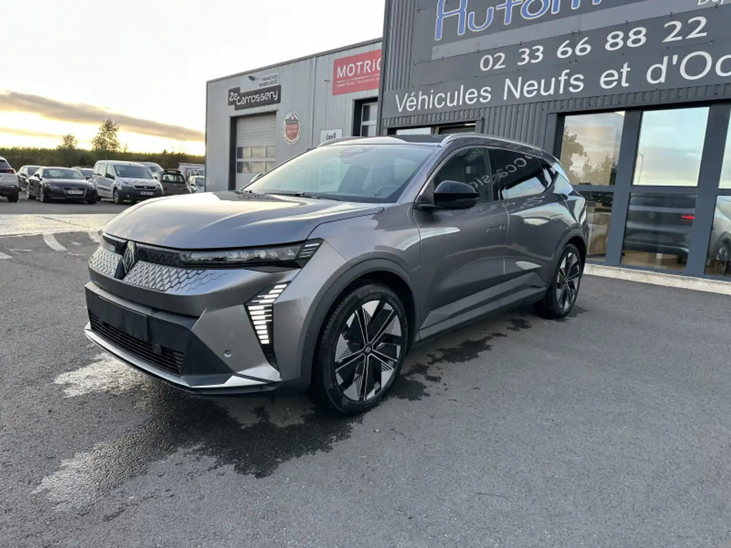 Renault Scenic E-TECH ELECTRIC 170CH TECHNO AUTONOMIE CONFORT -25 Grau - 1
