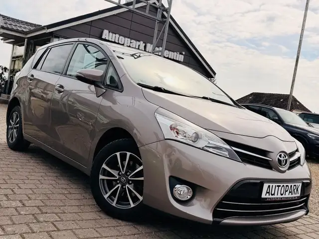 Toyota Verso Comfort *NAVI*KAMERA*SHZ*ALLWETTERREIFEN*
