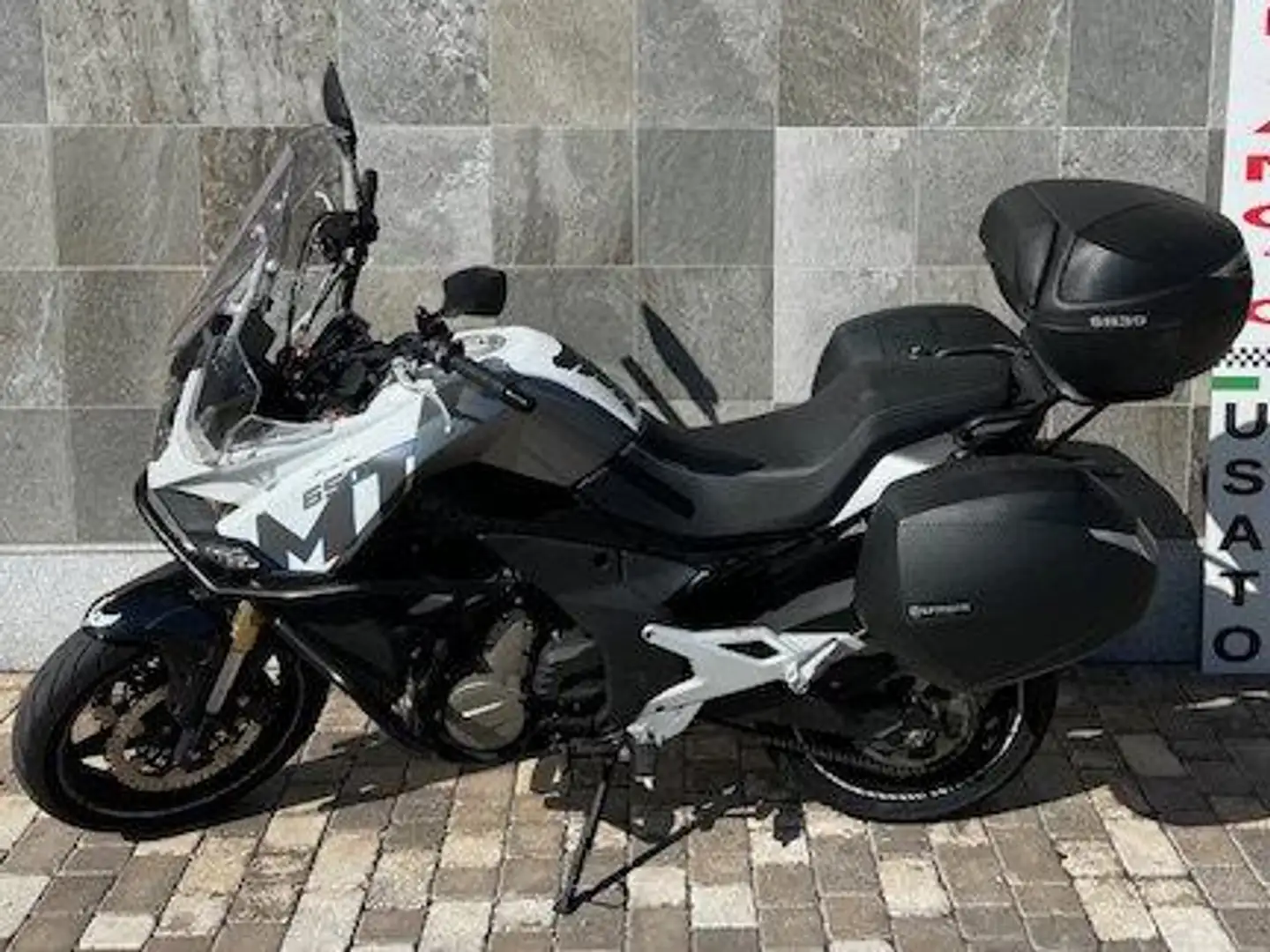 CFMOTO 650 MT Weiß - 2