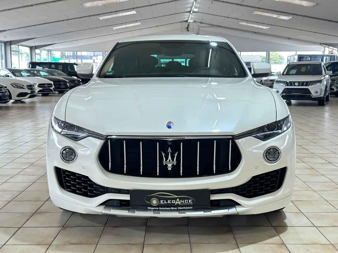 Maserati Levante Panorama,360 Белый - 2