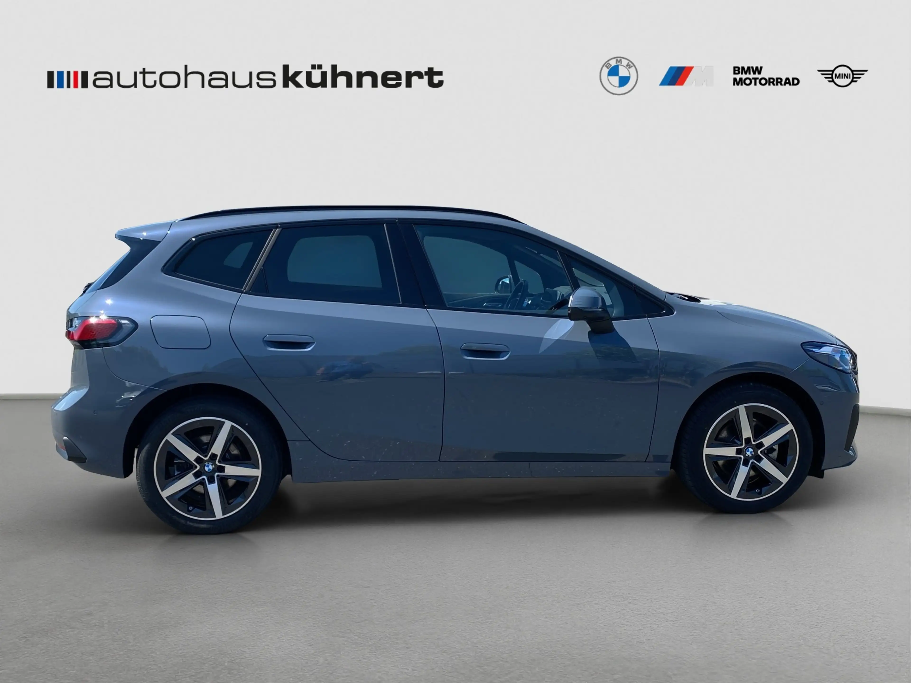 BMW 220 220i Active Tourer ACC Sportsitze SpurA 360° AHK H — photo 8