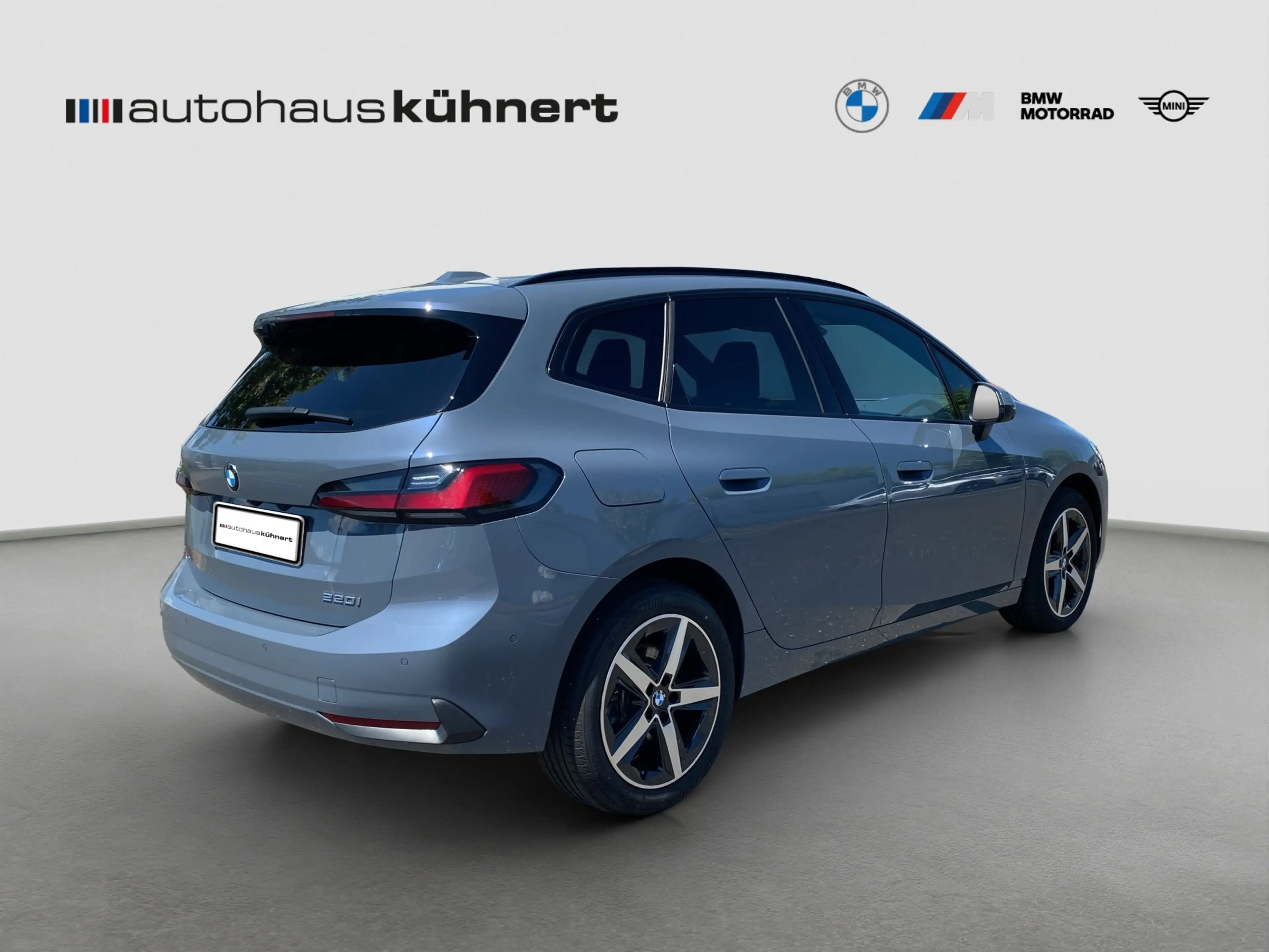 BMW 220 220i Active Tourer ACC Sportsitze SpurA 360° AHK H — photo 7