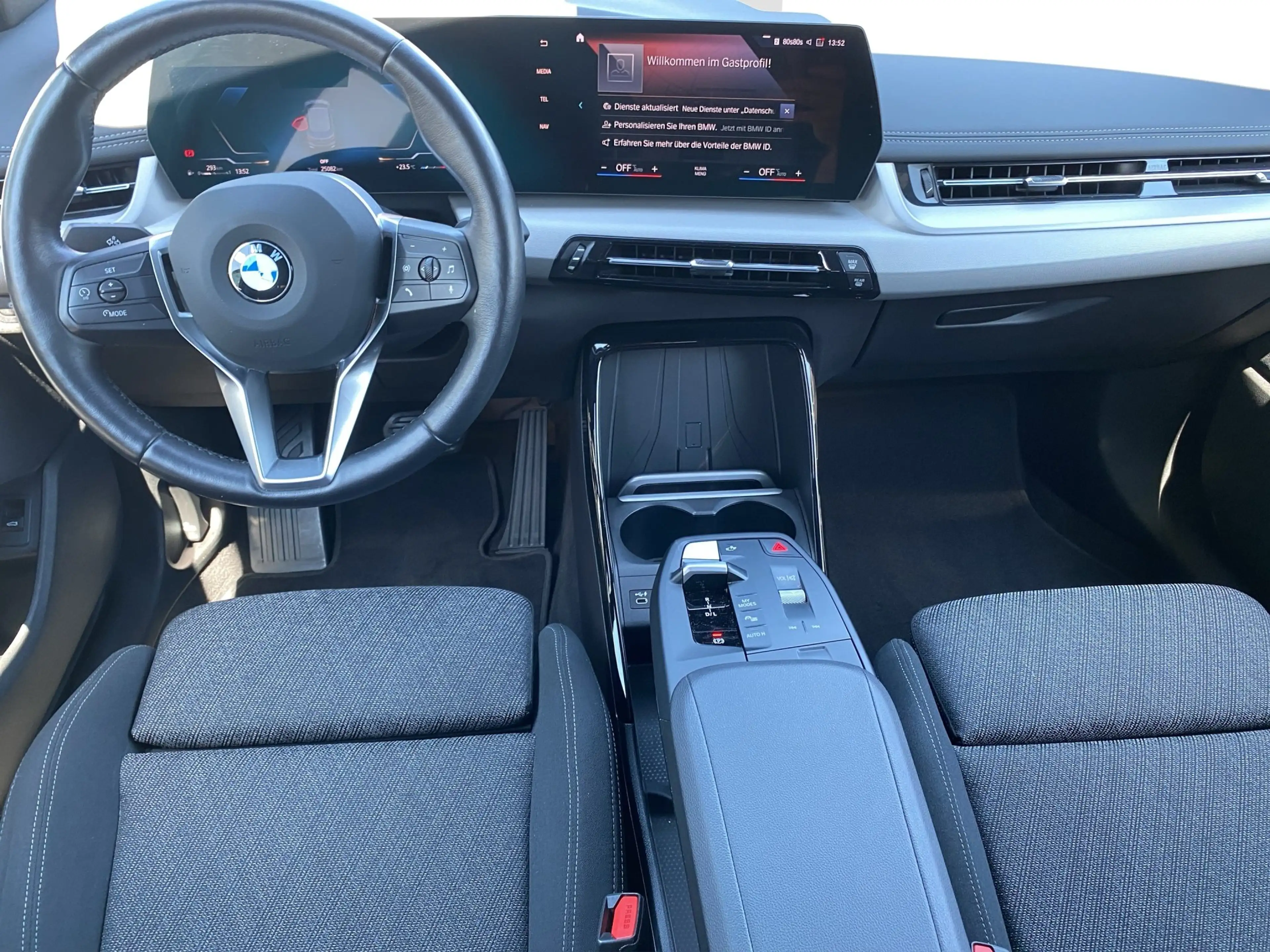 BMW 220 220i Active Tourer ACC Sportsitze SpurA 360° AHK H — photo 12