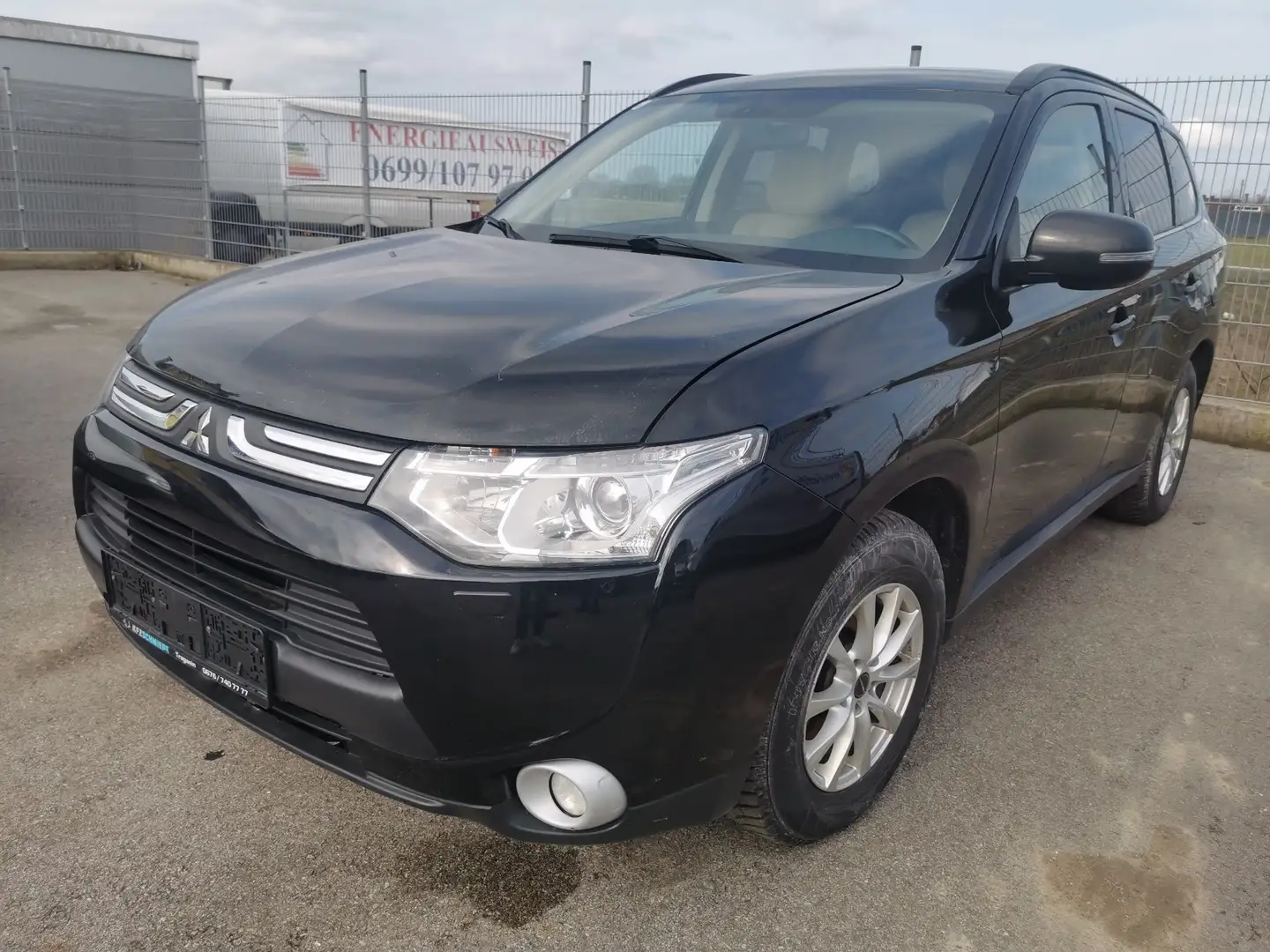 Mitsubishi Outlander ClearTec Invite 2WD MOTOR SCHADEN) Schwarz - 1