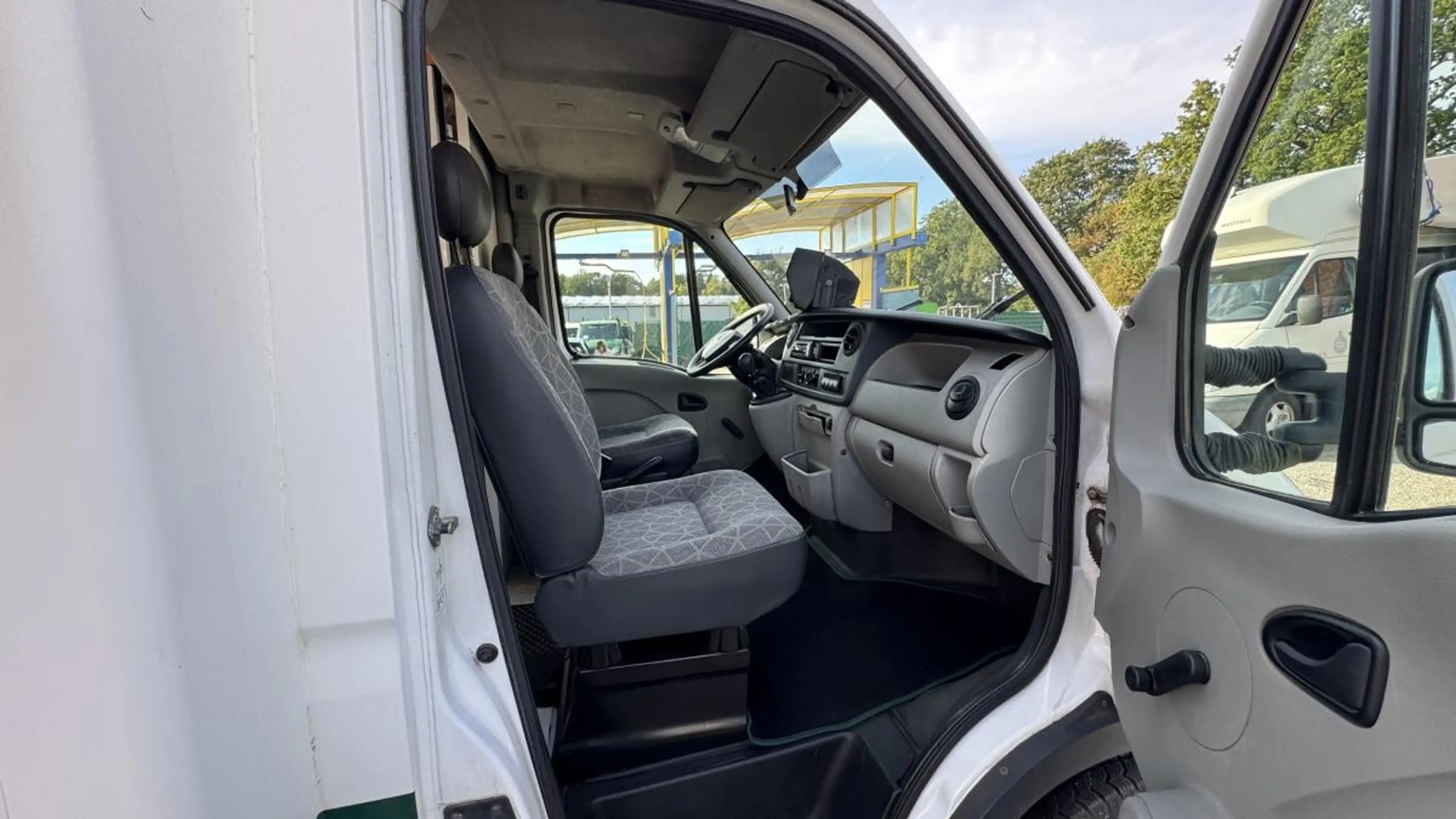 Renault Master Verkaufsfahrzeug — photo 15