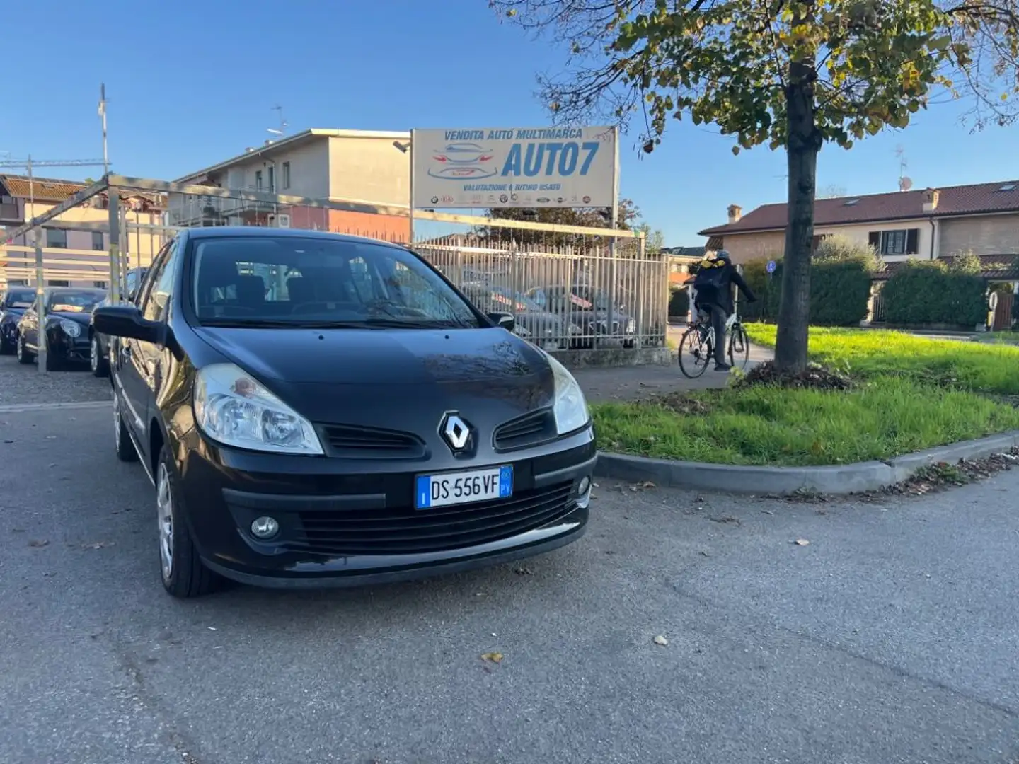 Renault Clio Storia 1.2 16V 5 porte Confort Nero - 1