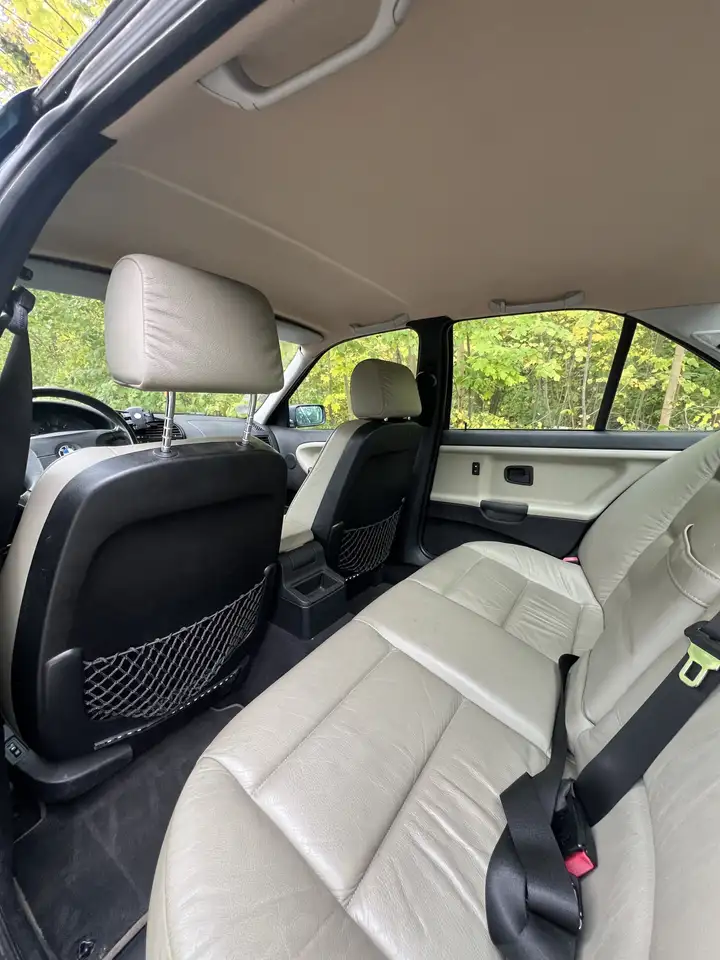 BMW 320i Exclusiv Edition, foto 10