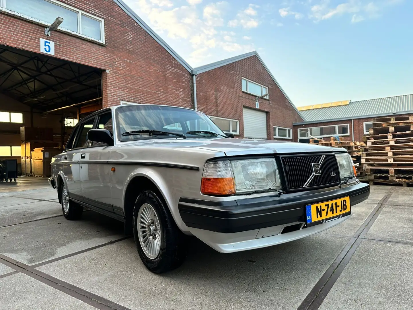 Volvo 240 2.3 GLT Gris - 1