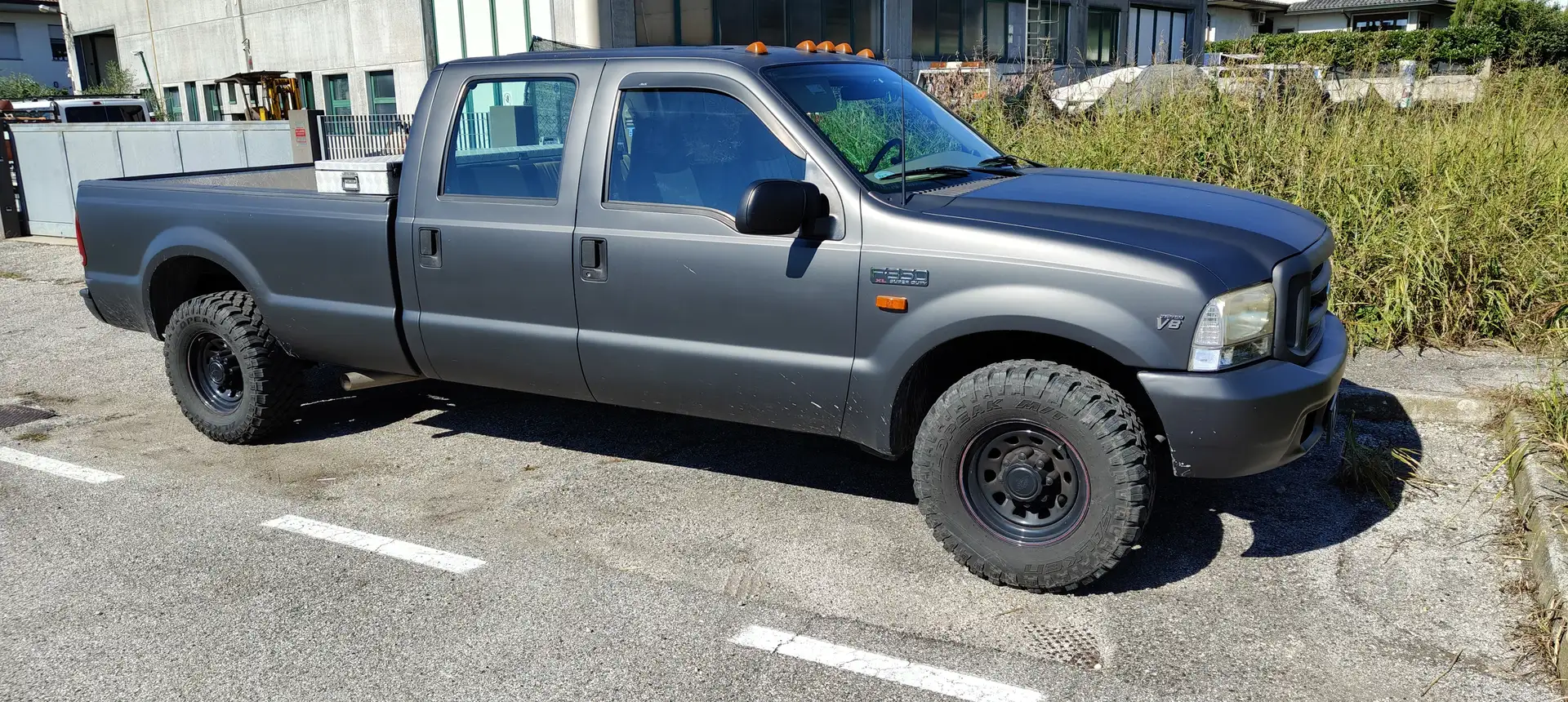 Ford F 350 Schwarz - 1