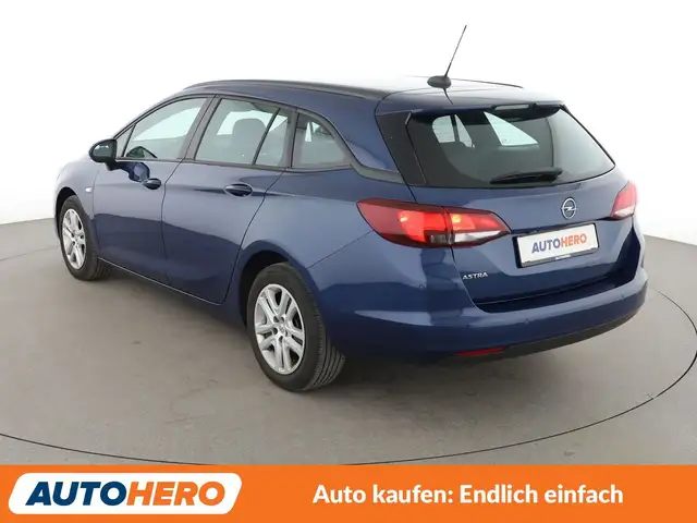 Opel Astra view 4