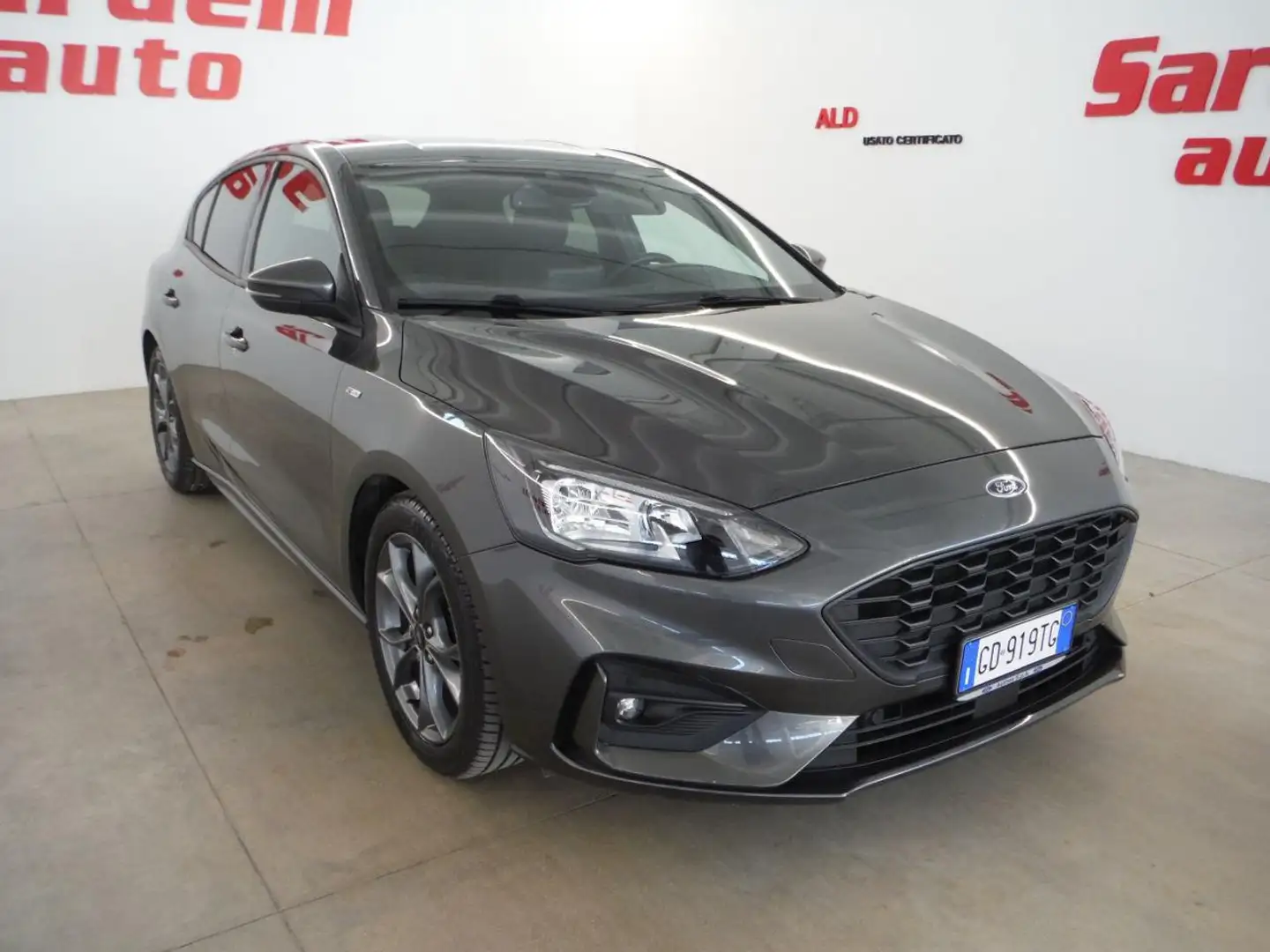 Ford Focus 1.0 EcoBoost Hybrid 125 CV 5p. ST-Line Grijs - 2