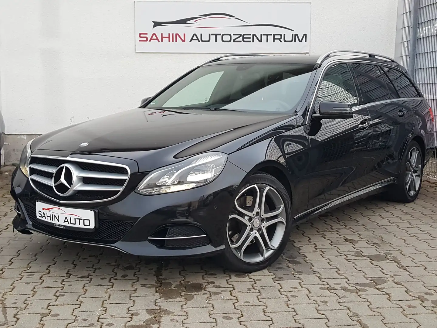 Mercedes-Benz E 200 CGI 7G-Tronic Avantgarde BE 2.Hd Navi PTS LED crna - 1