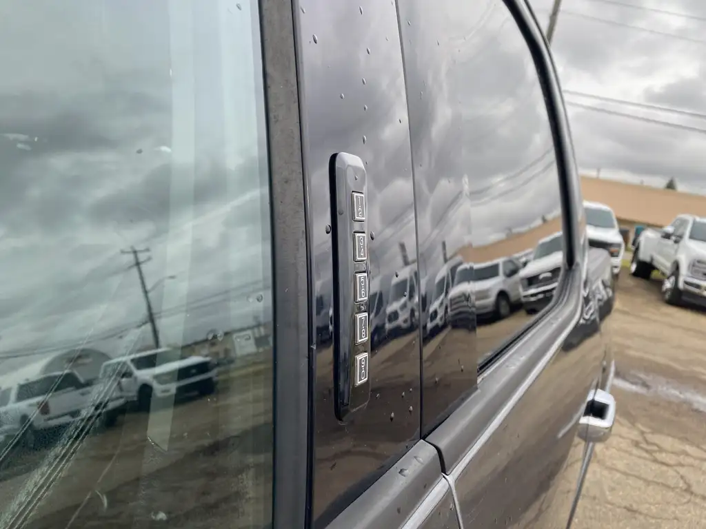 2017 Ford F-150 Lariat SuperCrew 145 | 4X4 | Remote Start | Parkin — photo 5