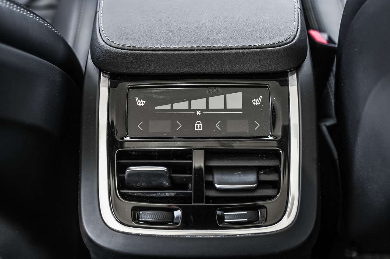 2024 Volvo XC90 T8 eAWD PHEV Ultimate Bright Theme 7-Seater 21 Inc thumb 24