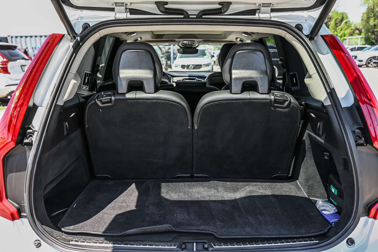 2024 Volvo XC90 T8 eAWD PHEV Ultimate Bright Theme 7-Seater 21 Inc thumb 9
