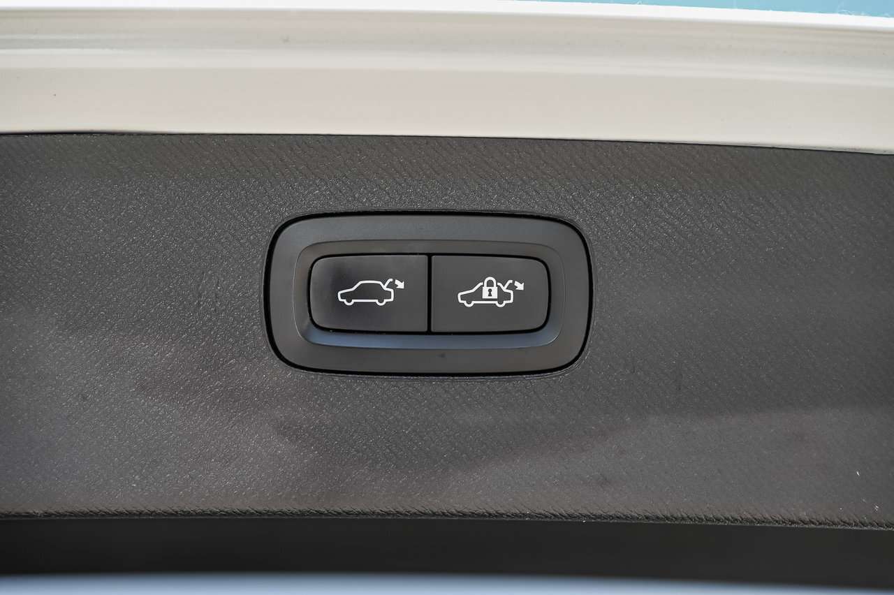 2024 Volvo XC90 T8 eAWD PHEV Ultimate Bright Theme 7-Seater 21 Inc thumb 10