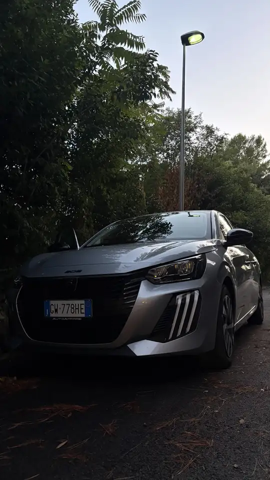 Peugeot 208 1.2 puretech GT s&s 100cv — photo 1 of 4
