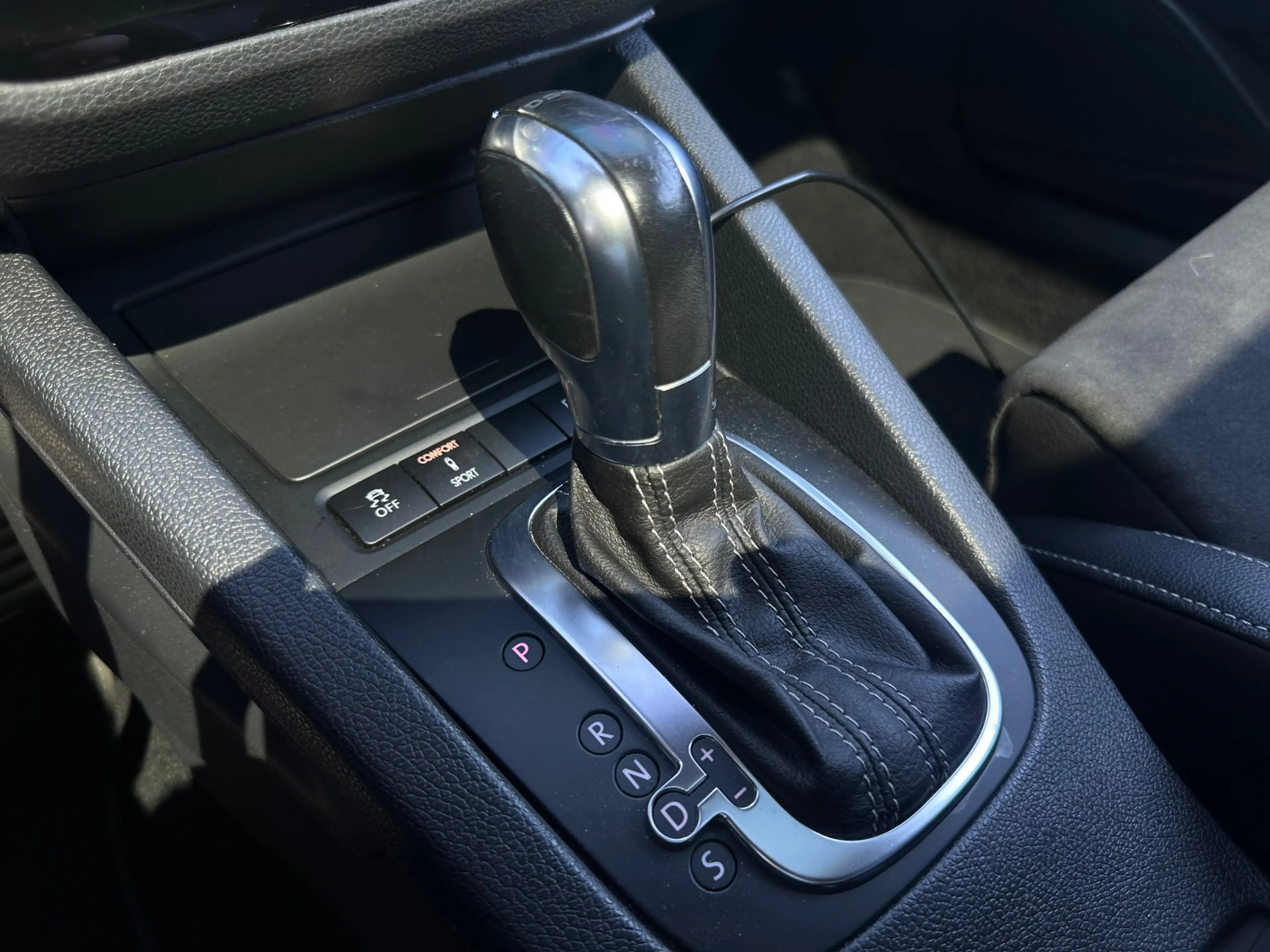 Volkswagen Scirocco 2.0 TSI R - 6R Kuipstoelen — photo 12