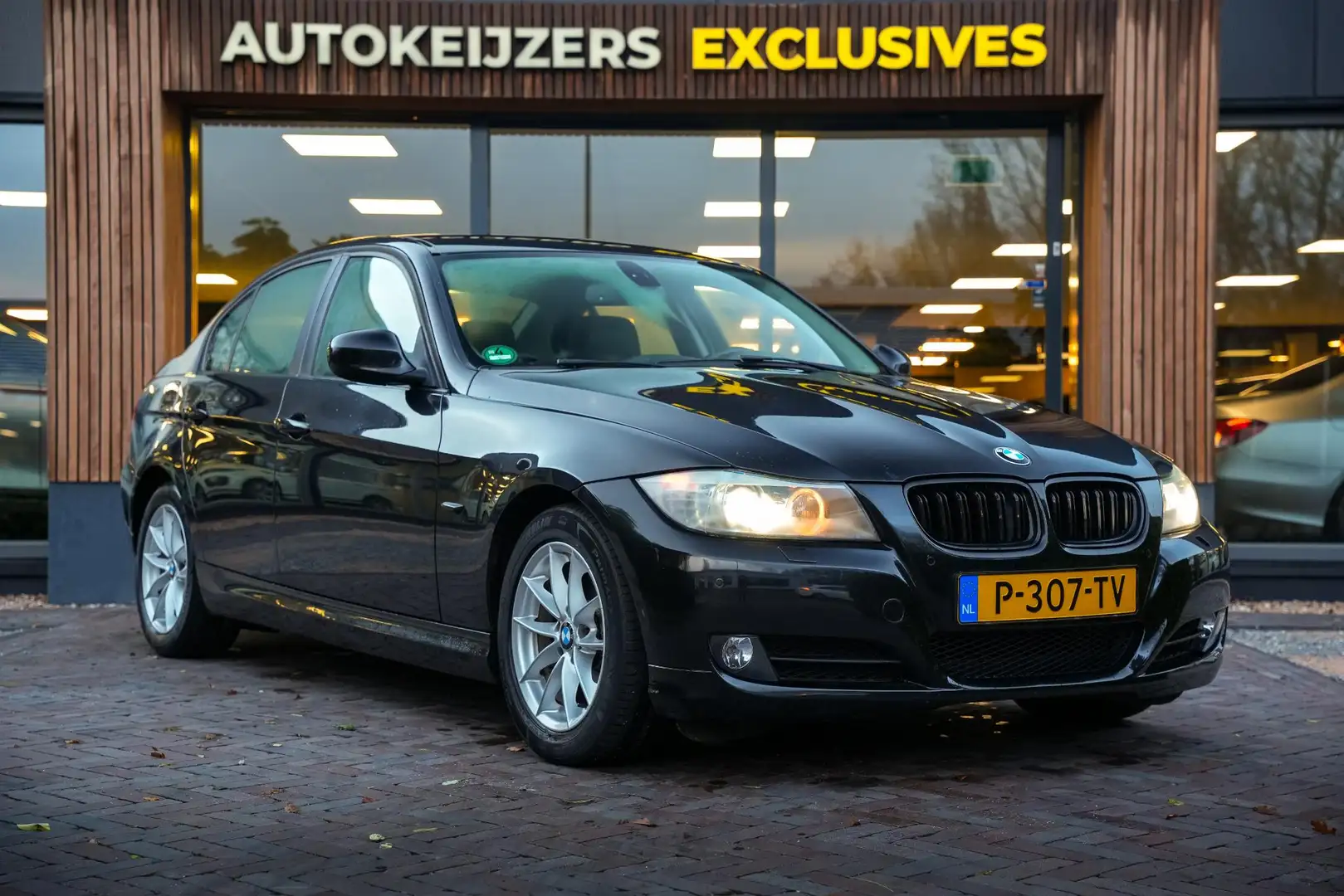 BMW 320 3-serie 320i Business Line Clima Navi PDC Automaat Noir - 1