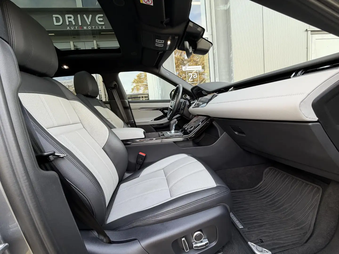 Land Rover Range Rover Evoque 1.5 P300e AWD R-Dynamic SE |Schuif/Kantel dak|Meri Grijs - 2