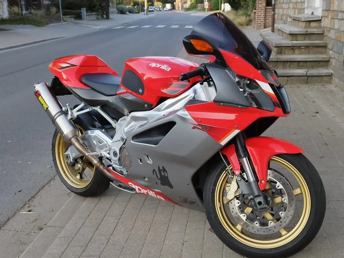 Aprilia RSV 1000 R Roşu - 2