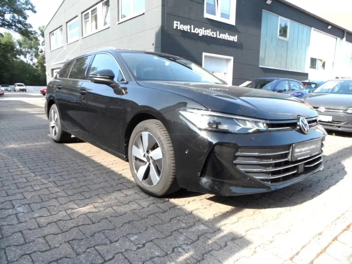 Volkswagen Passat 2.0 TDI SCR DSG Business Nav/AHK/Kam/17" Zwart - 2