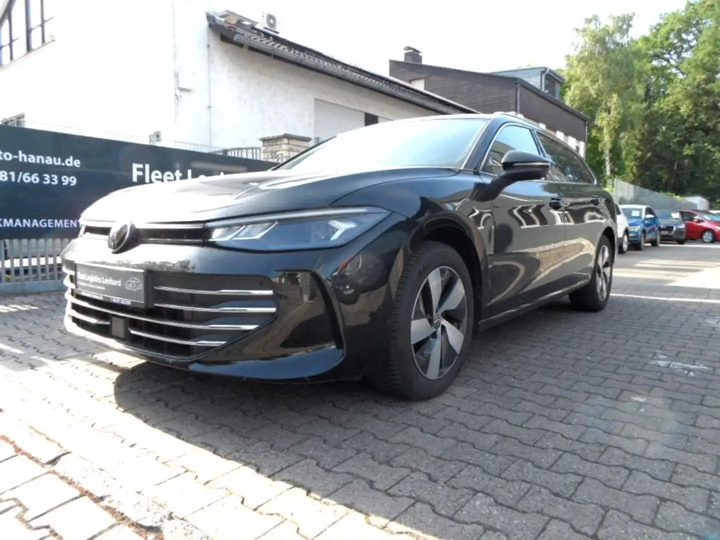 Volkswagen Passat 2.0 TDI SCR DSG Business Nav/AHK/Kam/17" Zwart - 1