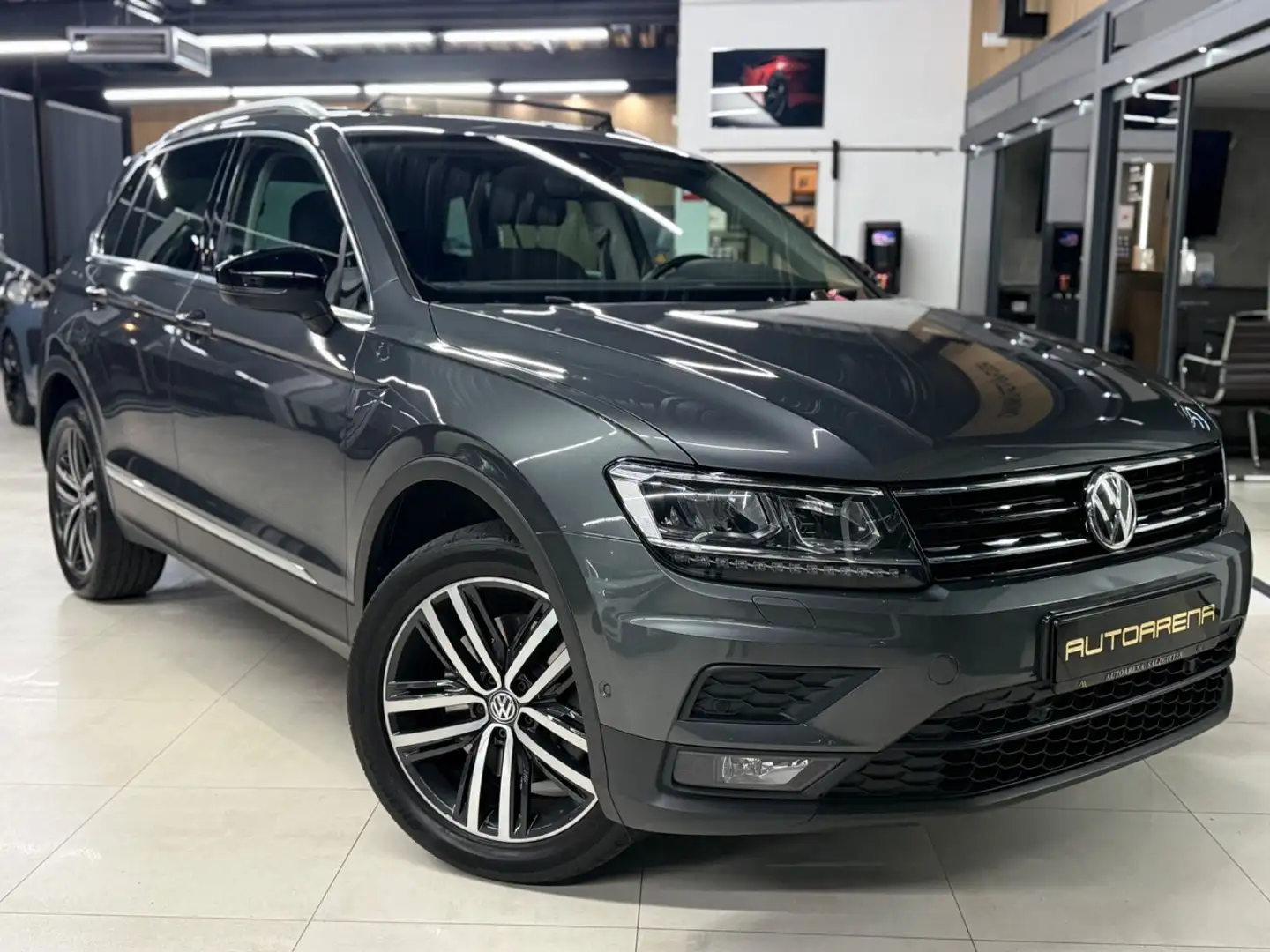 Volkswagen Tiguan 2.0 TSI IQ-Drive 4.M*DSG*V-COCKPIT*PANO* Grau - 1
