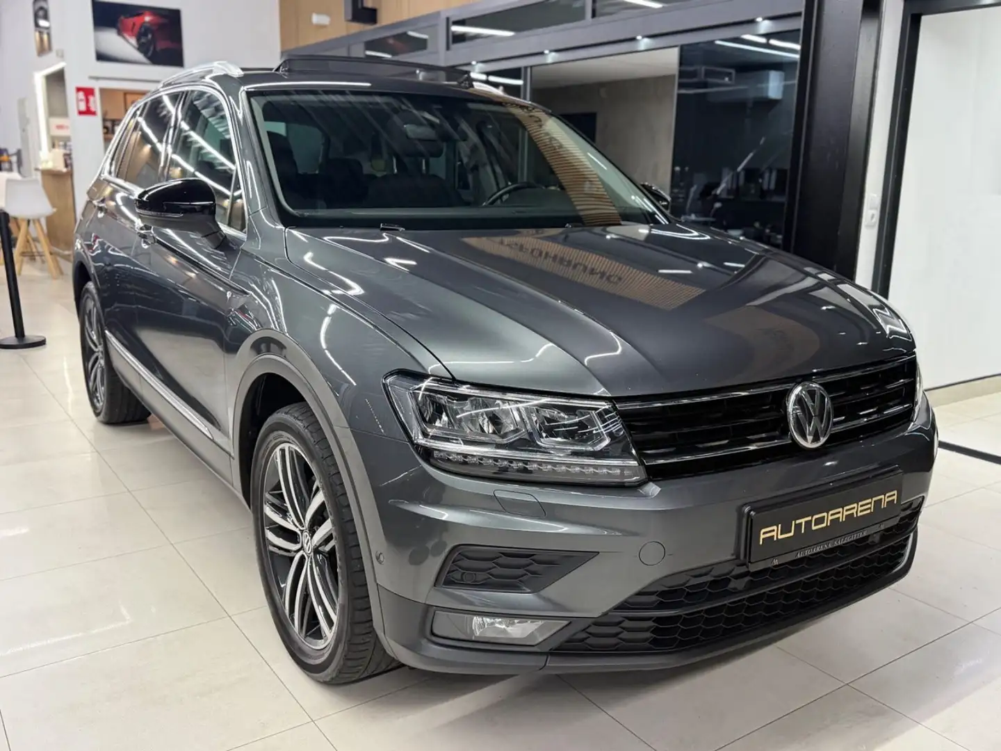 Volkswagen Tiguan 2.0 TSI IQ-Drive 4.M*DSG*V-COCKPIT*PANO* Grau - 2