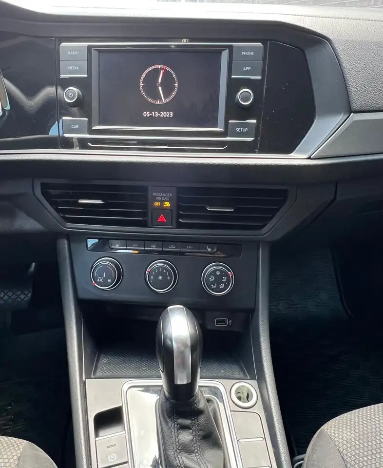 Volkswagen Jetta снимка Volkswagen Jetta