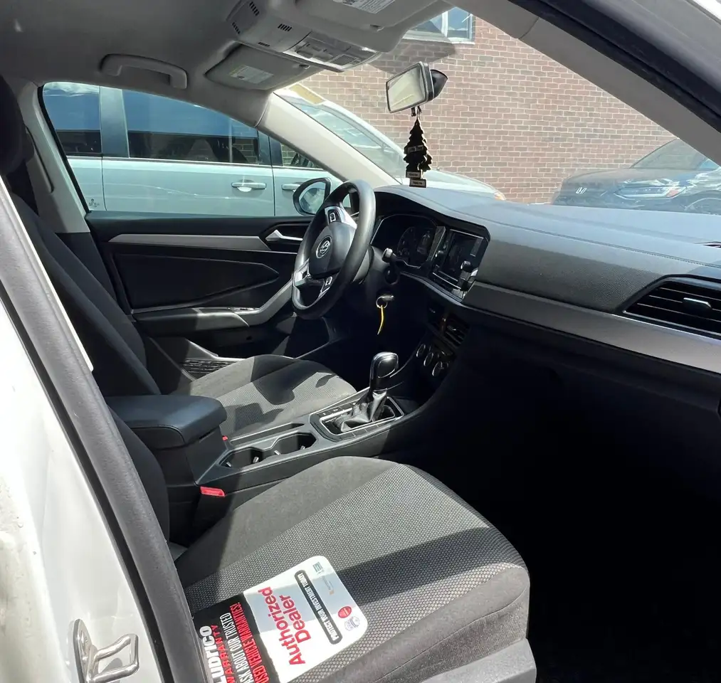 Volkswagen Jetta снимка Volkswagen Jetta