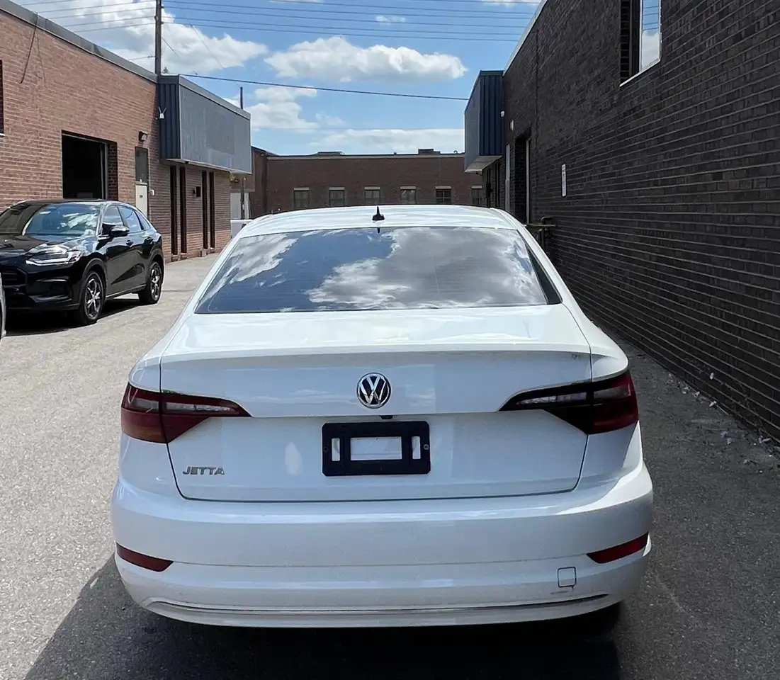 Volkswagen Jetta снимка Volkswagen Jetta
