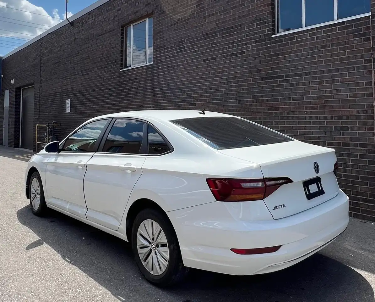 Volkswagen Jetta снимка Volkswagen Jetta