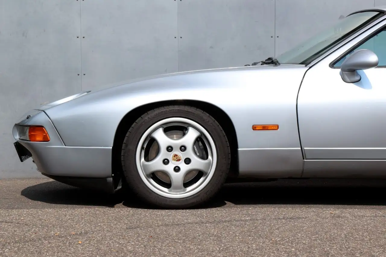 Porsche 928 GTS, geringe Laufleistung, foto 9