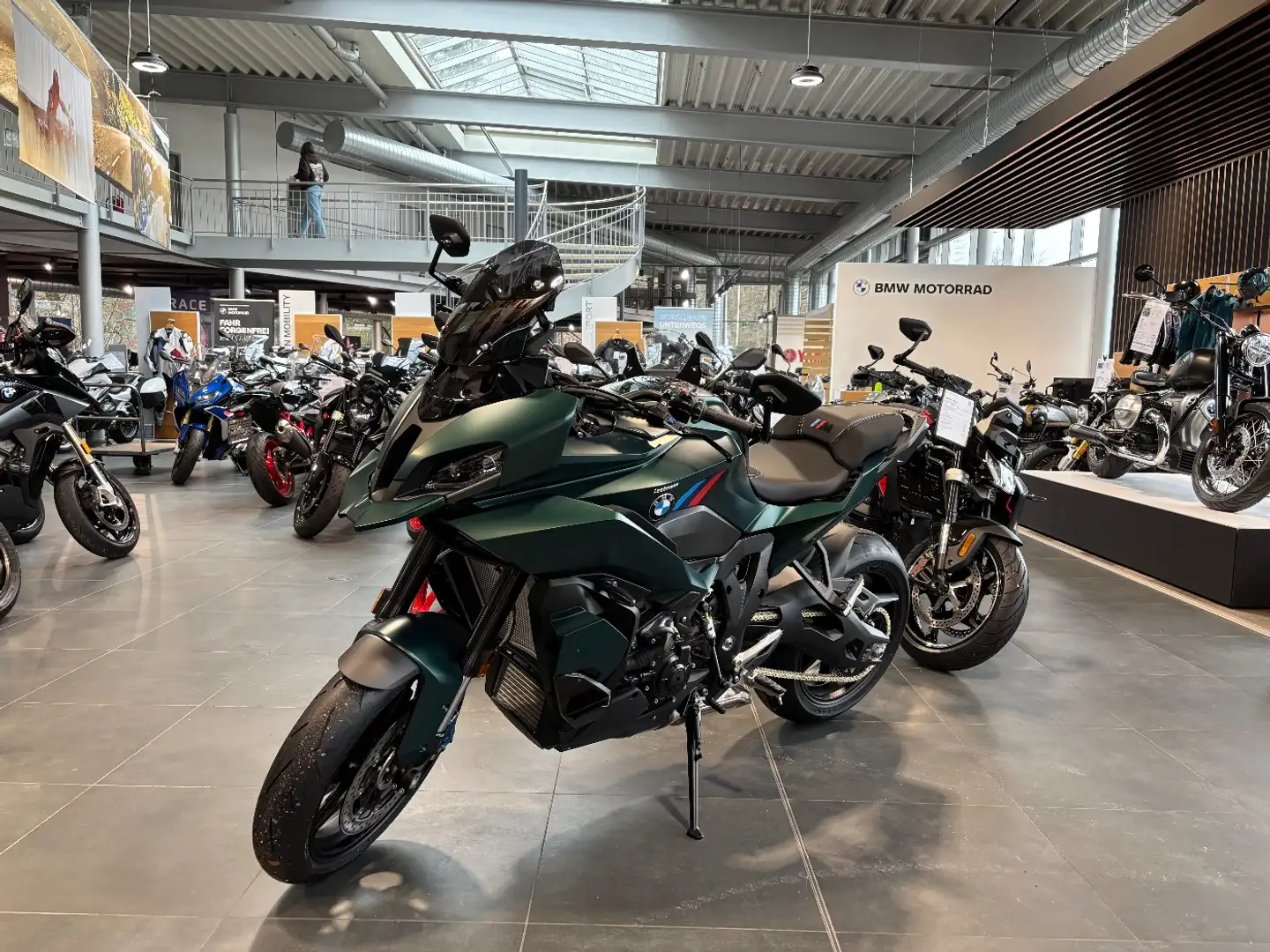 BMW M 1000 XR Vert - 2