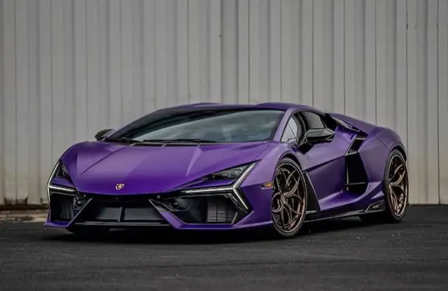 Lamborghini Revuelto
