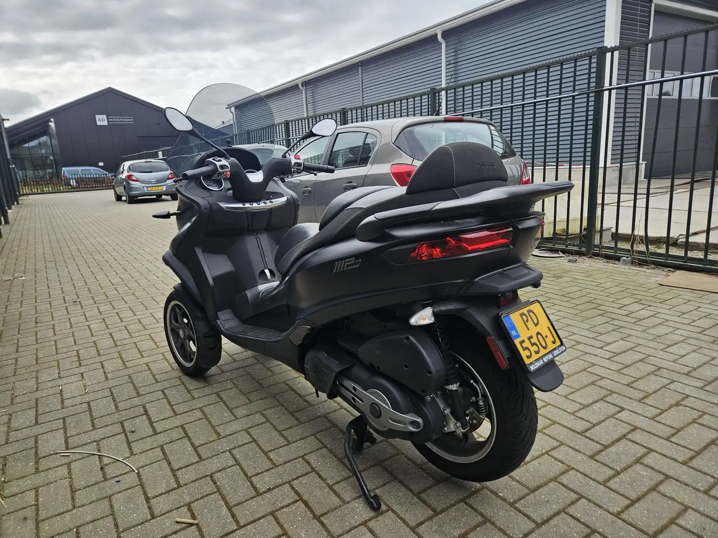 Piaggio MP3 500 500 LT ABS Sport Černá - 2