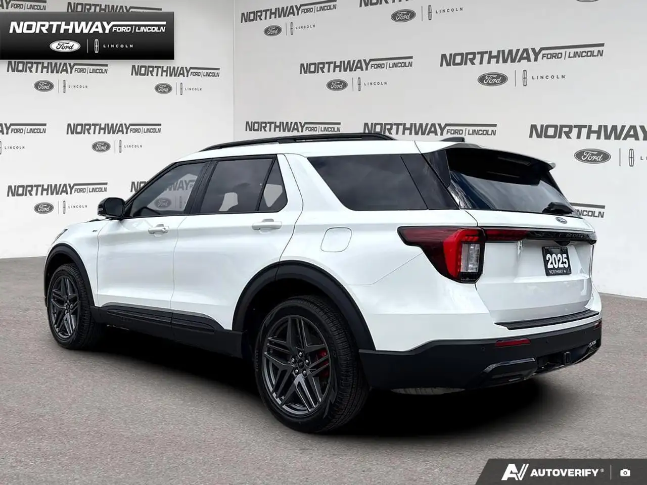 Ford Explorer снимка Ford Explorer