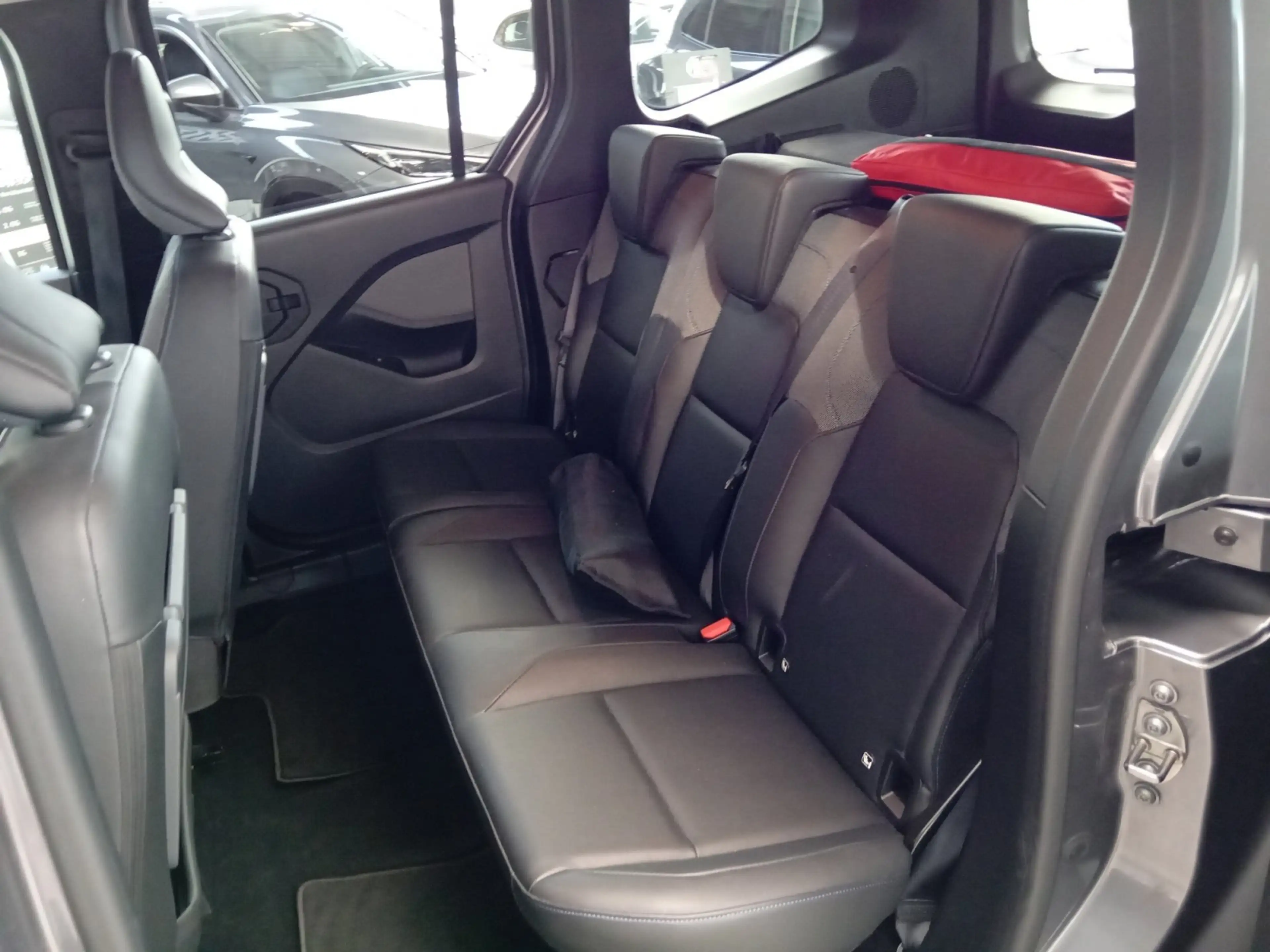 Nissan Townstar Kombi DIG-T 130 L1 Tekna Navi+SHZ+360 — photo 13