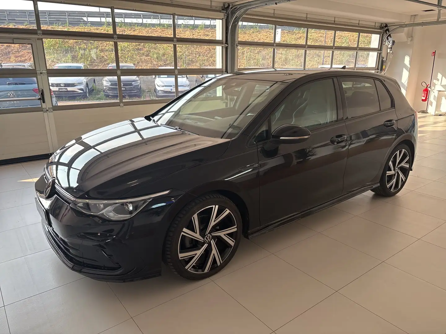 Volkswagen Golf 8 2.0 TDI R-LINE 150CV DSG Nero - 1