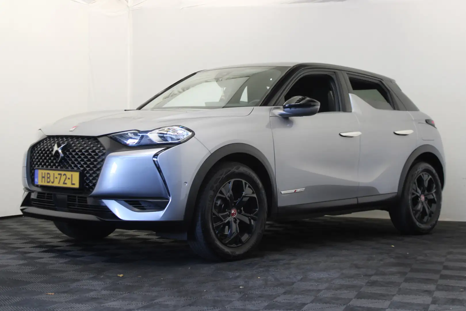 DS Automobiles DS 3 Crossback 1.2 PureTech Performance Line+ |Stoelverwarming|AC Grau - 1