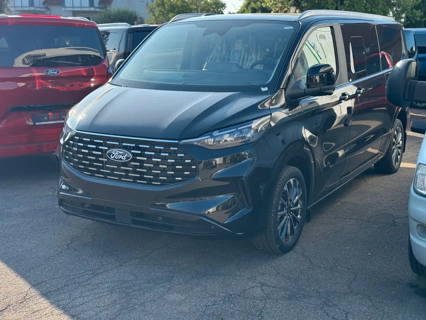 Ford Tourneo Custom L2 9-Sitzer Titanium 2025 Schwarz - 2